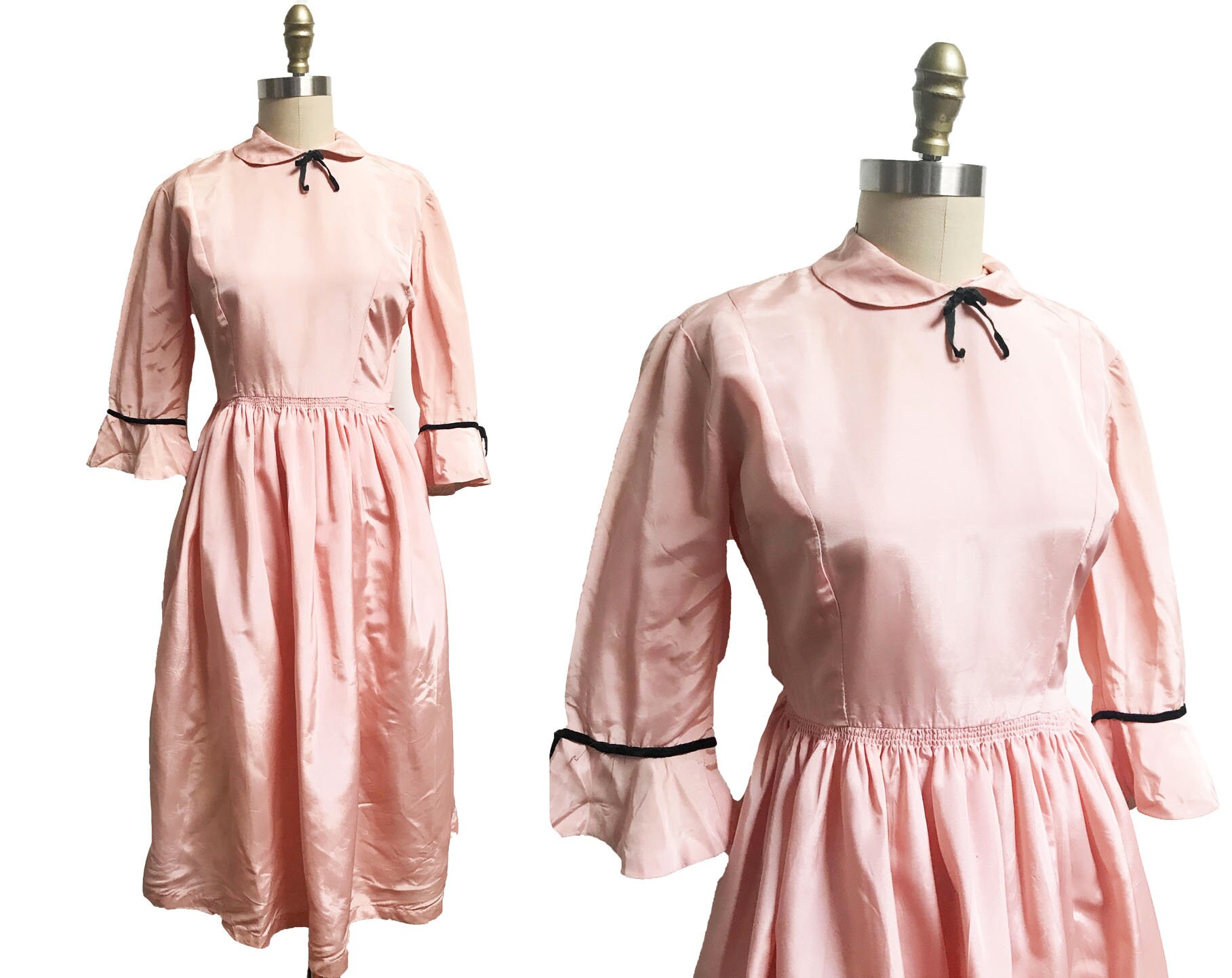 Vintage 50Er Jahre Baby Rosa Samt Schwarzes Kleid - Valentinstag Voller Rock Langarm Bubikragen Taille-72cm von FashionaireVintage