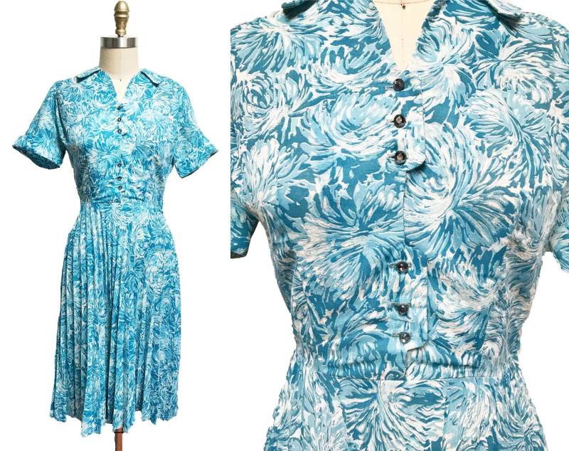 Vintage 50Er Jahre Kleid - Blau Aquarell Sommer Daywear Strass Knopfleiste Taille 27 " von FashionaireVintage