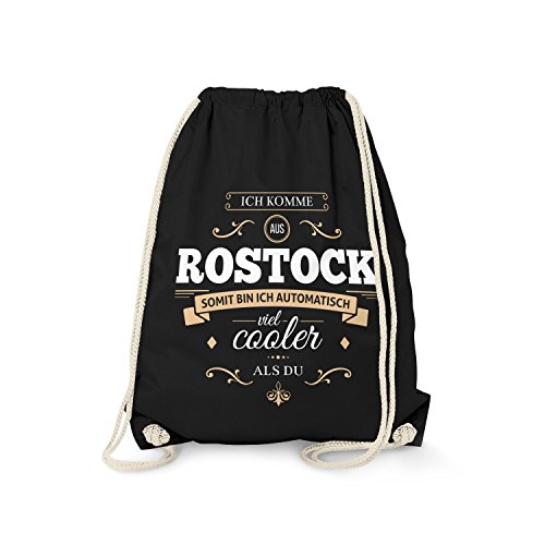 Fashionalarm Turnbeutel - Ich komme aus Rostock - Bin viel Cooler als du | Fun Rucksack mit Spruch als Geschenk Idee für stolze Rostocker, Schwarz One Size von Fashionalarm