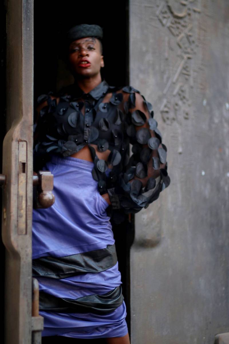 80Er Jahre Vintage Leder Rock Violetter Avantgarde Midi von FashionforFables