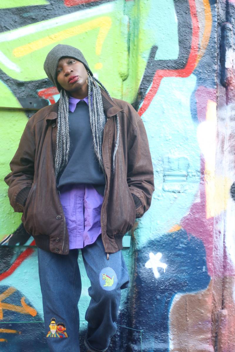 Upcycled Y2K Vintage Jeans Dunkelblauer Denim Mit Patches von FashionforFables