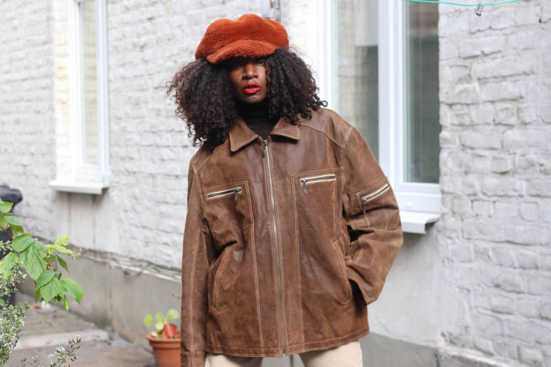Vintage Braun Schwein Wildleder Jacke Oversized | 90Er Jahre Unisex Mantel von FashionforFables