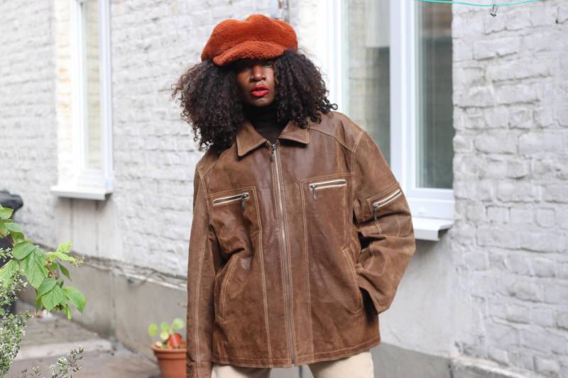 Vintage Braun Schwein Wildleder Jacke Oversized | 90Er Jahre Unisex Mantel von FashionforFables