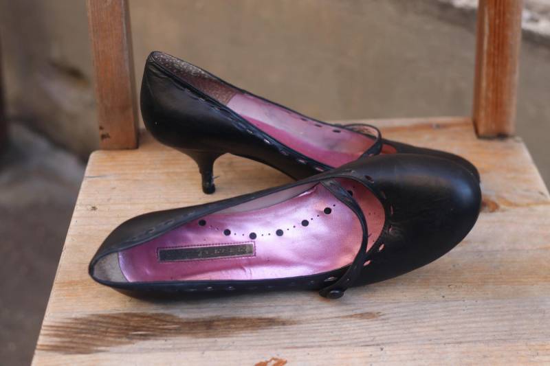 Vintage Büffelleder Kitten Heels - Y2K Spitzschuh Pumps Eu 40 von FashionforFables