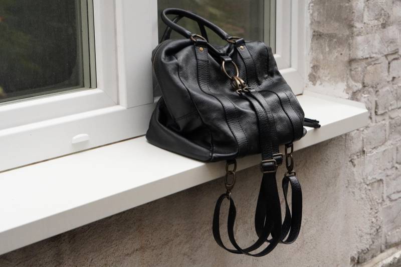 Vintage Schwarz Leder 2-In-1 Rucksack Hobo Schultertasche 90Er Jahre Kordelzug Eimer Geldbörse von FashionforFables