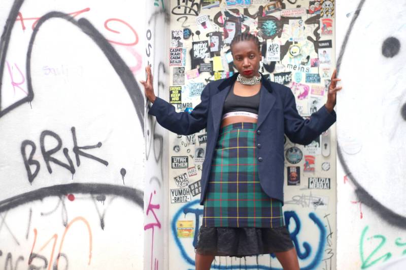 Vintage Oversized Schwarzer Woll Blazer 80Er Jahre Zweireihige Jacke Mit Samt Revers von FashionforFables