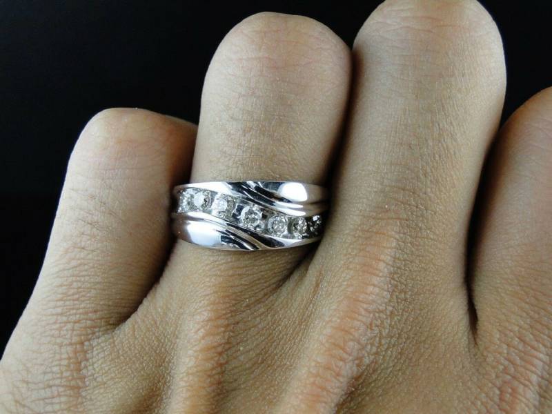 14K Weißgold Finish 925 Sterling Silber Herren Eis Hochzeit Diamant Band Pinky Ring 14K Weißgold Finish 925 Sterling Silber Herren Eis Hochzeit Diamant Band Pinky Ring von FashionjewelsArt