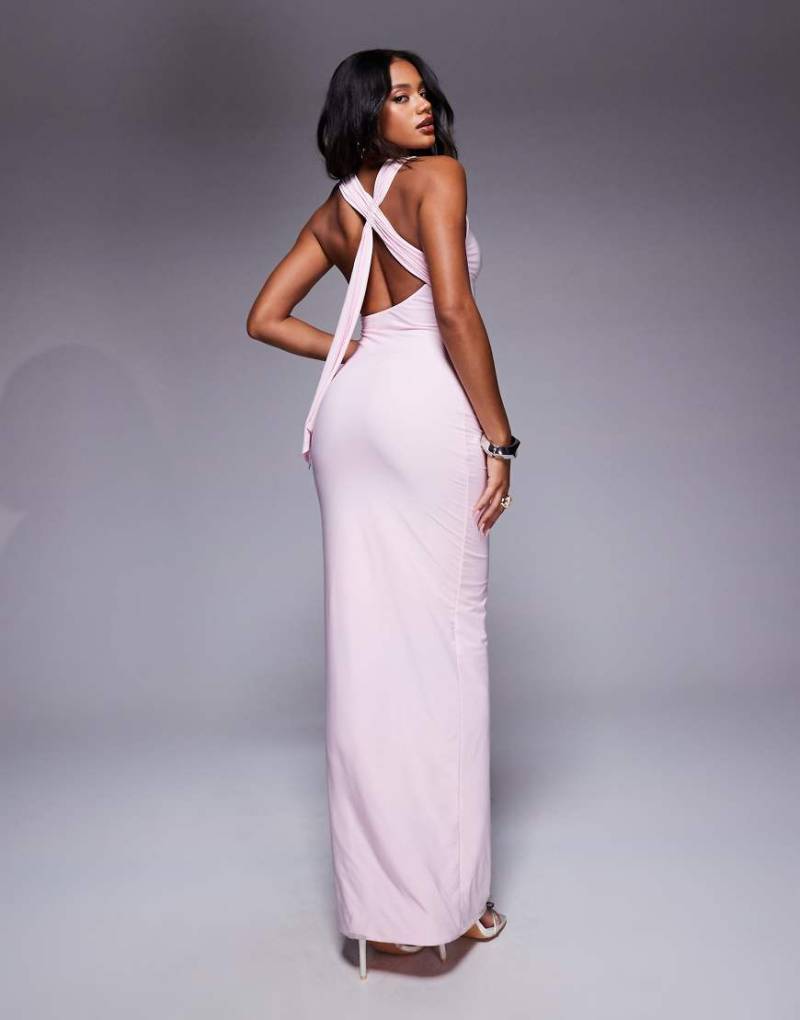 Fashionkilla - Doppellagiges, formendes Maxikleid aus anschmiegsamem Stoff in Babyrosa mit Rückenausschnitt und drapiertem Detail von Fashionkilla