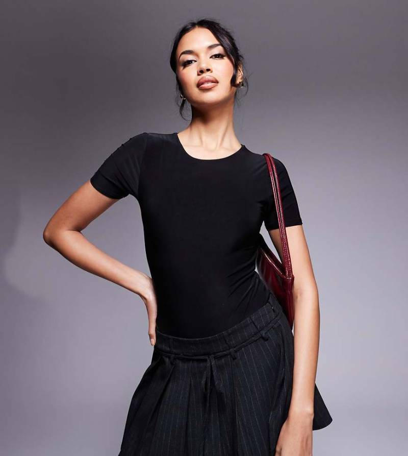 Fashionkilla - Exklusiv - Doppellagiger, formender T-Shirt-Body in Schwarz mit geschmeidiger Haptik von Fashionkilla