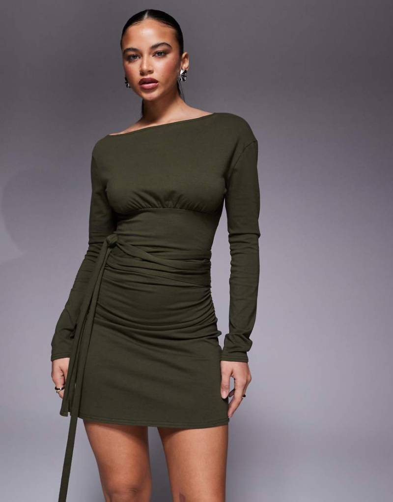 Fashionkilla - Schulterfreies, langärmliges Minikleid in Khaki mit Wickeldetail an der Taille und hohem Baumwollanteil-Grün von Fashionkilla