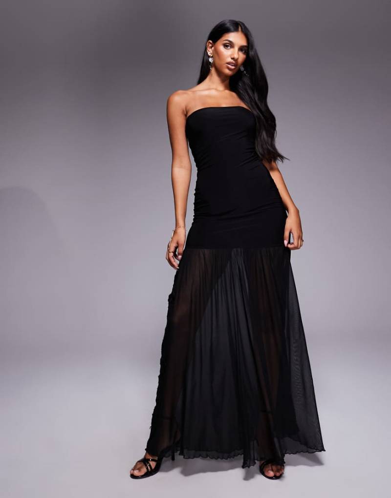 Fashionkilla - Trägerloses, anschmiegsames Maxikleid in Schwarz mit formendem doppellagigem Design, Blumenapplikation und transparentem Saum Fashionkilla - Trägerloses, anschmiegsames Maxikleid in Schwarz mit formendem doppellagigem Design, Blumenapplikation und transparentem Saum von Fashionkilla