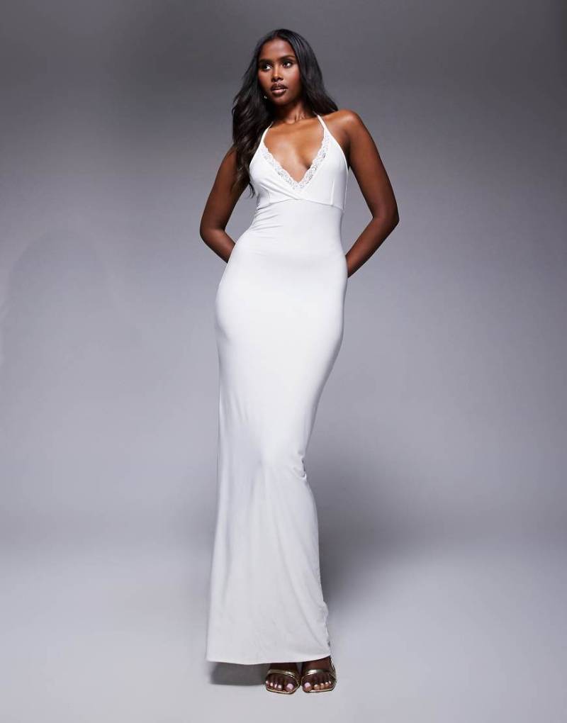 Fashionkilla - Zweilagiges Maxi-Wickelkleid in Weiß mit Neckholder und Spitzenborte von Fashionkilla