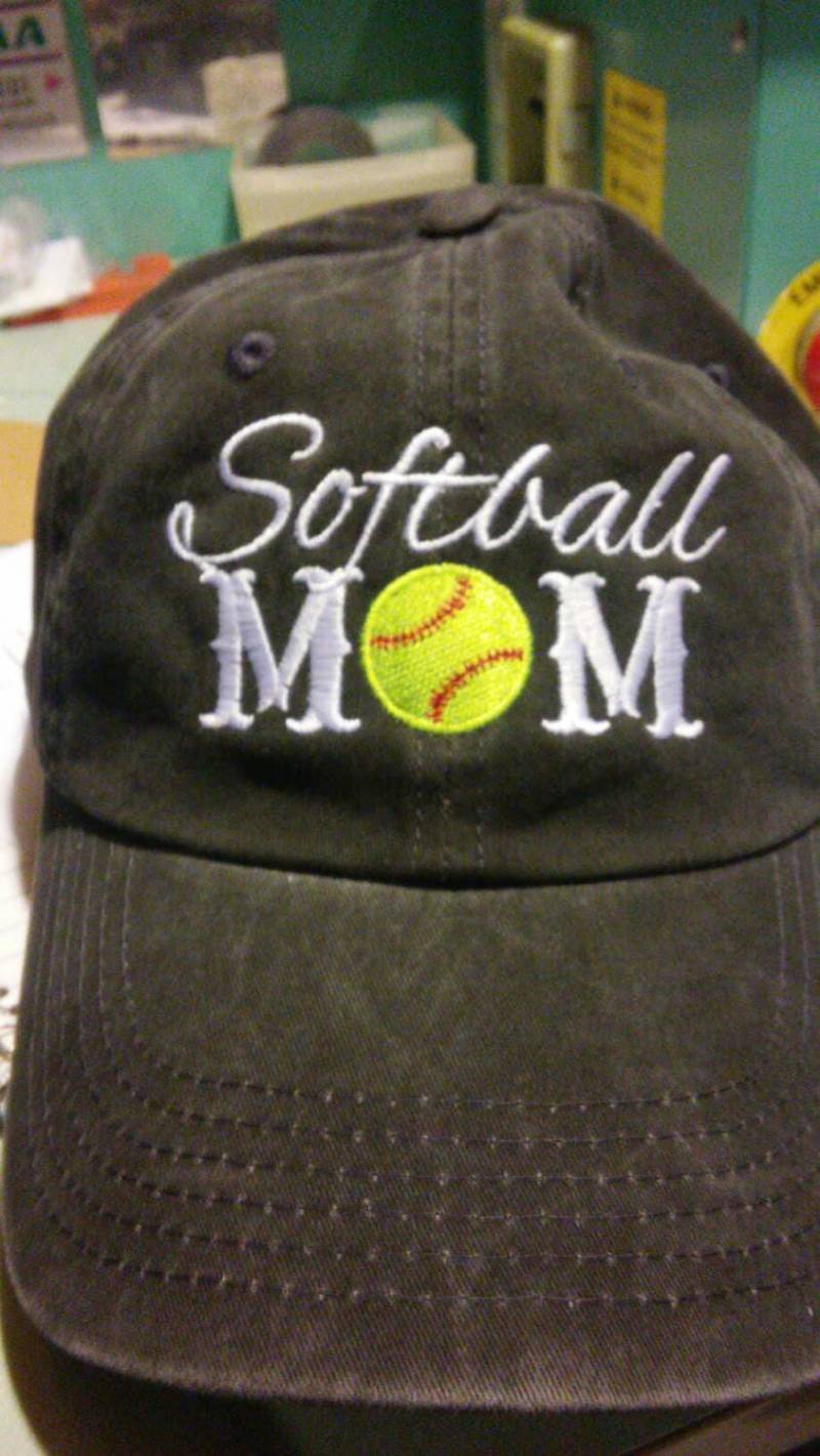 Softball Mama Hüte von FastTrackSports