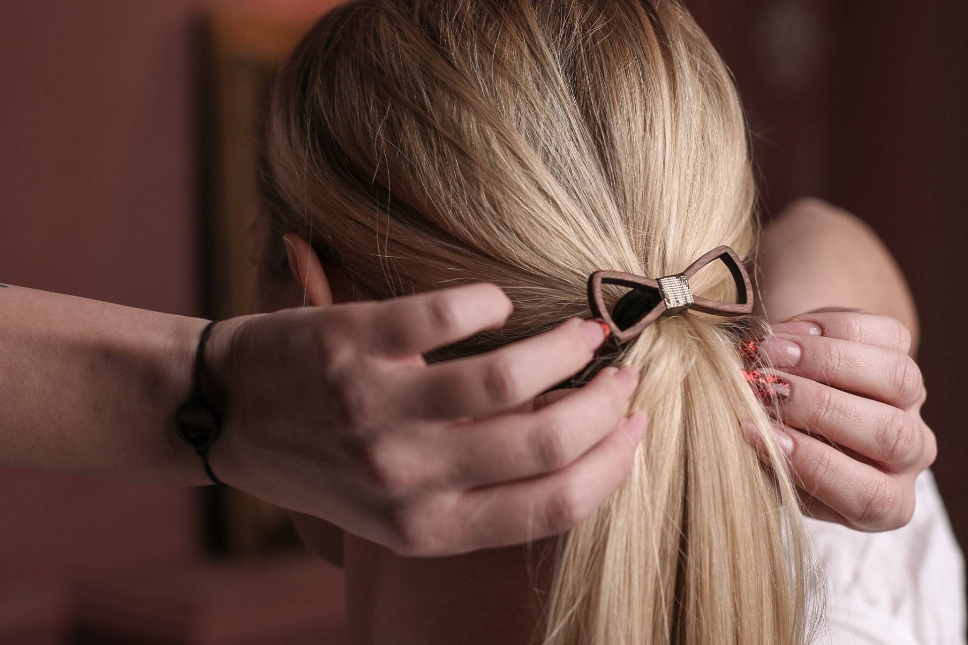 Haarkrawatte/Haarband/Ponytail Halter Frau Schleife Perfektes Geschenk Für Sie /Holz Zubehör Ihre /Hair Haarkrawatte/Haarband/Ponytail Halter Frau Schleife Perfektes Geschenk Für Sie /Holz Zubehör Ihre /Hair von FastWoodSlovenia
