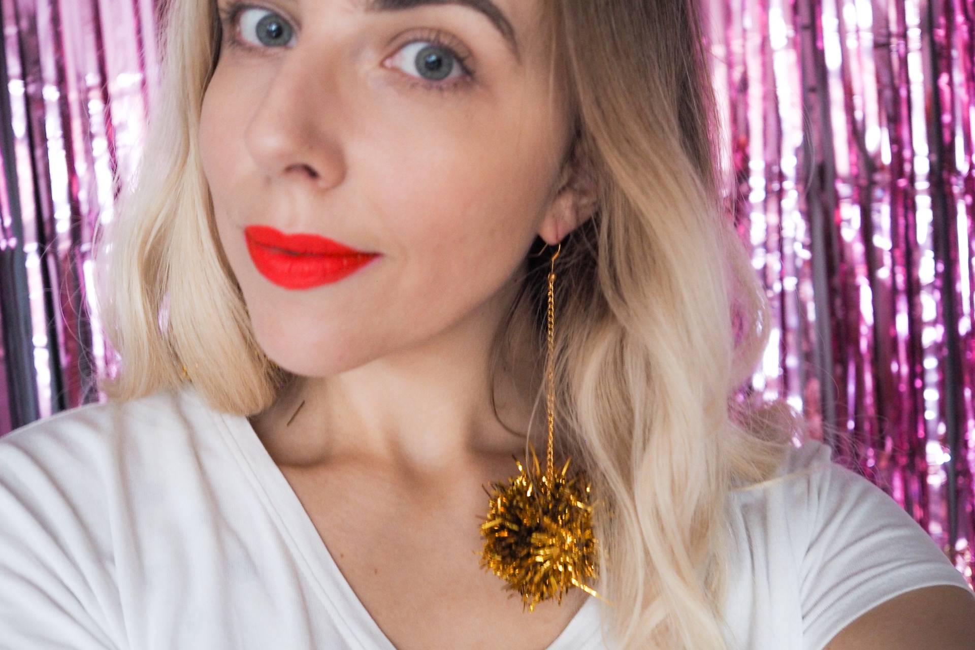 Gold Tinsel Pom Ohrringe - Glitzernder Weihnachtsschmuck & Festliche Geschenkidee Gold Tinsel Pom Ohrringe - Glitzernder Weihnachtsschmuck & Festliche Geschenkidee von FatPomPoms