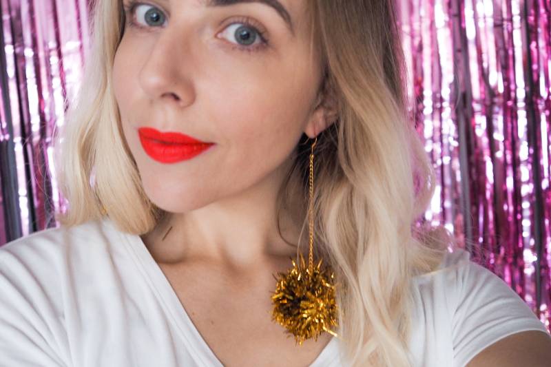 Gold Tinsel Pom Ohrringe - Glitzernder Weihnachtsschmuck & Festliche Geschenkidee Gold Tinsel Pom Ohrringe - Glitzernder Weihnachtsschmuck & Festliche Geschenkidee von FatPomPoms