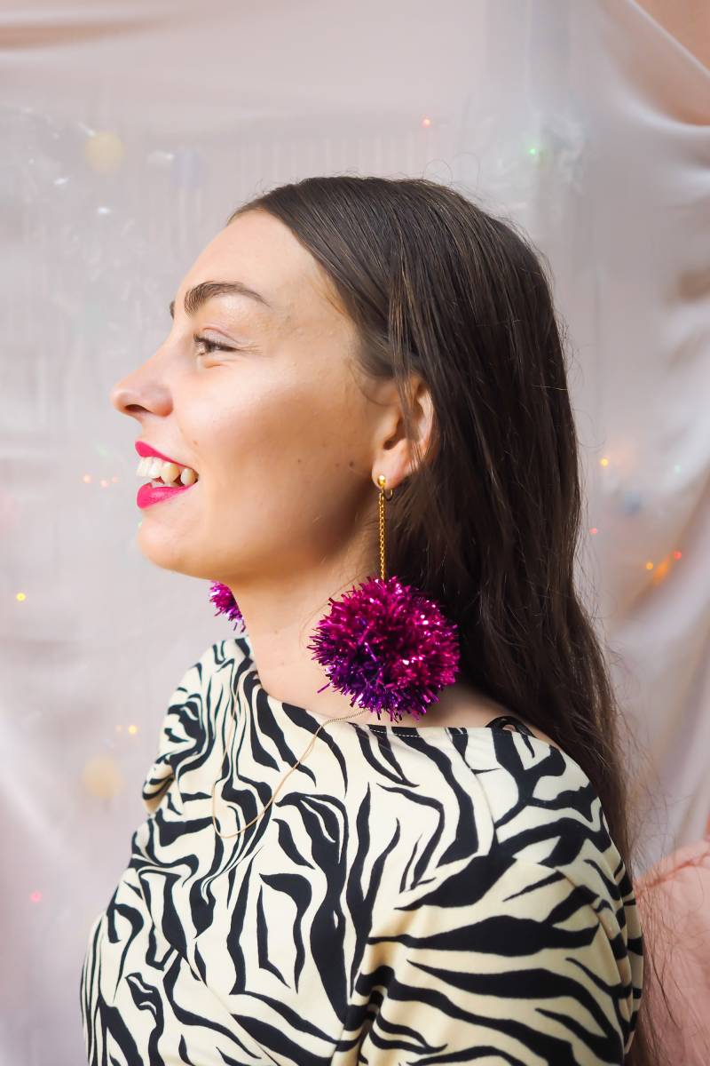 Lila & Pink Tinsel Pom Ohrringe - Funkelnde Weihnachtsschmuck- Und Geschenkidee Lila & Pink Tinsel Pom Ohrringe - Funkelnde Weihnachtsschmuck- Und Geschenkidee von FatPomPoms