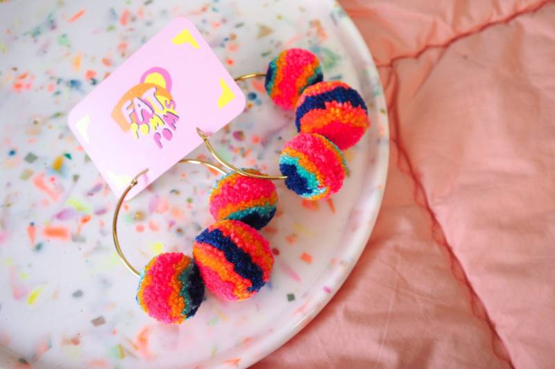 Pom Creolen - 60 Mm Creolen, Fun Statement Schmuck & Weihnachtsgeschenk von FatPomPoms