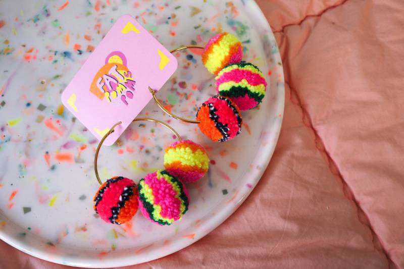 Pom Creolen - Lustige Statement Schmuck & Weihnachtsgeschenk Idee Pom Creolen - Lustige Statement Schmuck & Weihnachtsgeschenk Idee von FatPomPoms