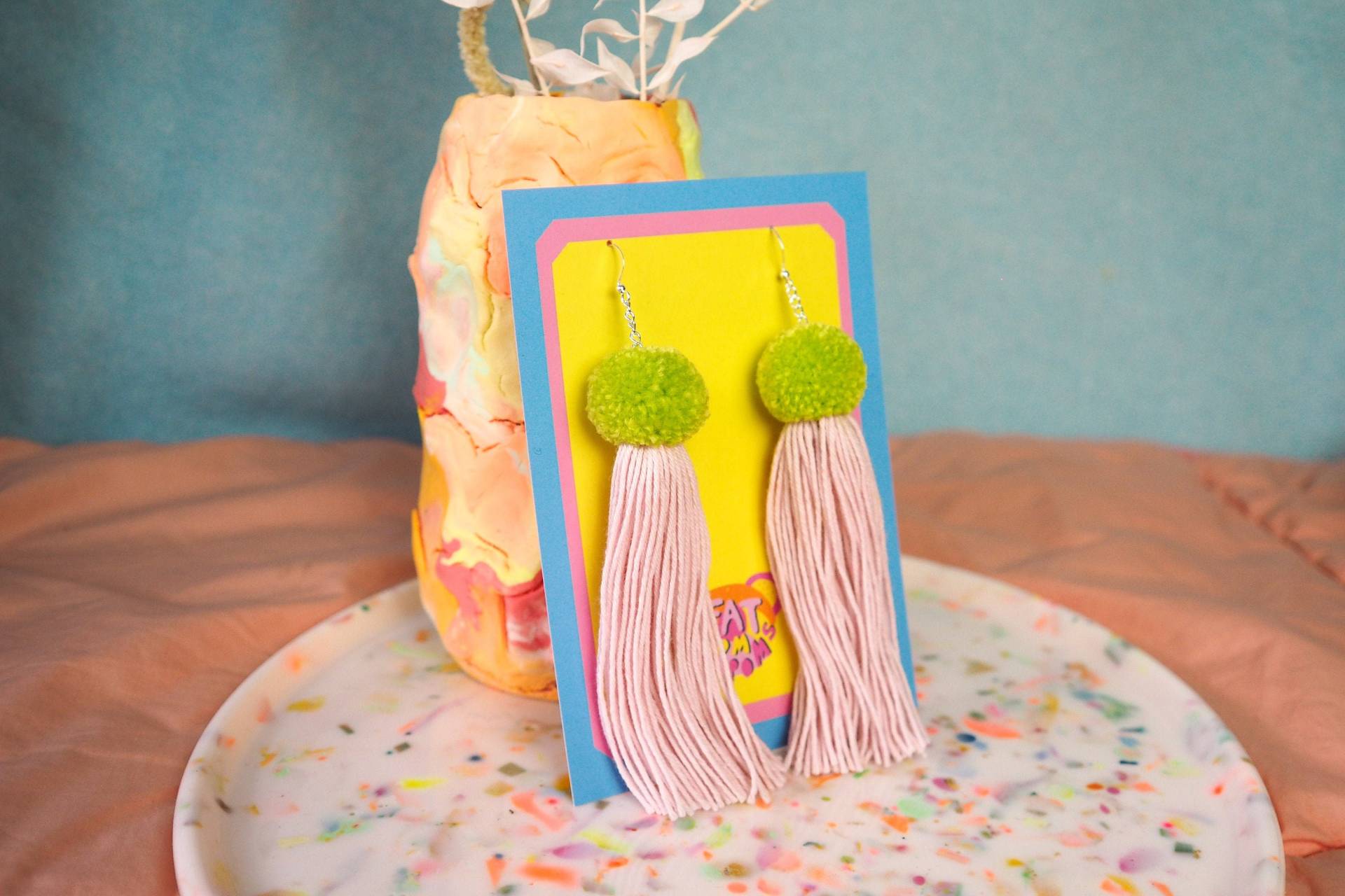 Pom Quasten Ohrringe - Lustige Statement Schmuck & Weihnachtsgeschenk Idee von FatPomPoms