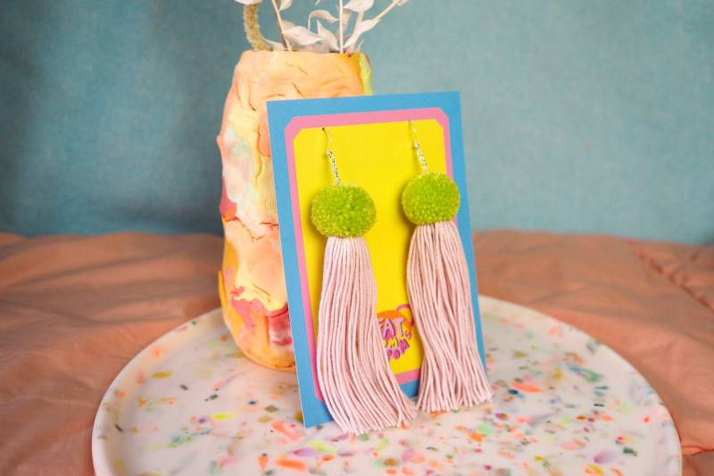 Pom Quasten Ohrringe - Lustige Statement Schmuck & Weihnachtsgeschenk Idee von FatPomPoms