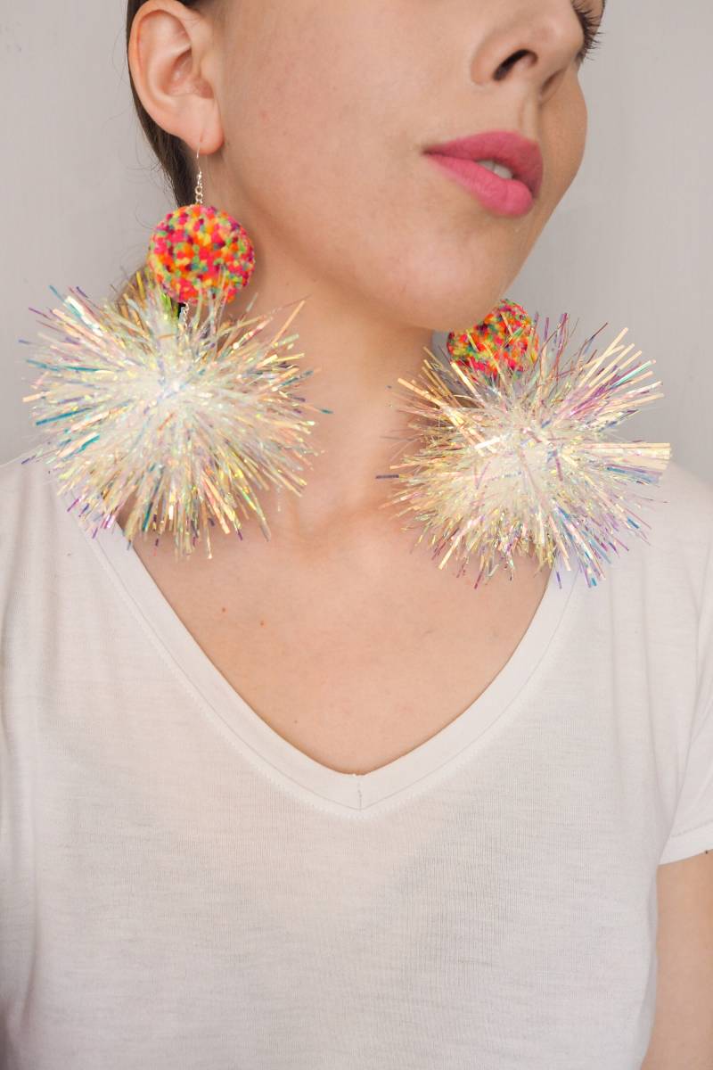 Schillernde Confetti Pom Statement Ohrringe Herbst Styles Weihnachtsgeschenke Stocking Stuffers von FatPomPoms