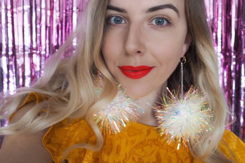 Schillernde Tinsel Pom Ohrringe - Funkelnder Weihnachtsschmuck & Festliche Geschenkidee Schillernde Tinsel Pom Ohrringe - Funkelnder Weihnachtsschmuck & Festliche Geschenkidee von FatPomPoms