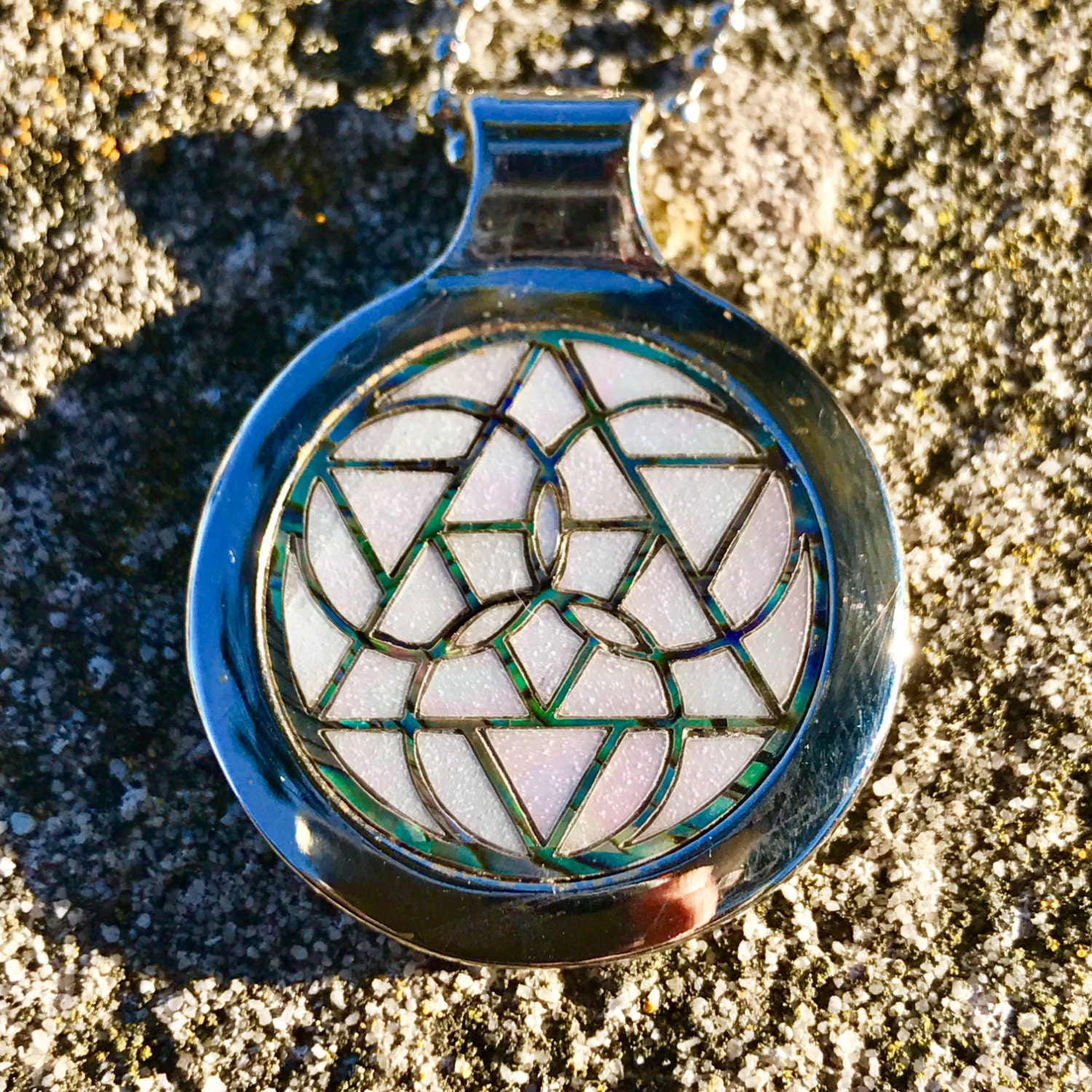 Synchronität Von Perlmutt Und Abalone Anhänger Synchronität Von Perlmutt Und Abalone Anhänger von Fatfreddyscaps