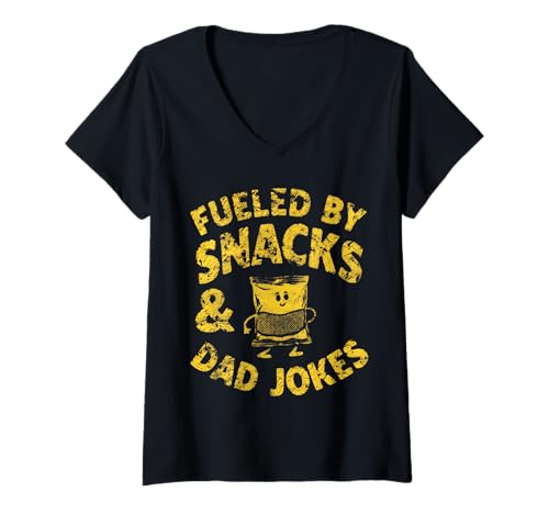 Damen Fueled by Snacks & Dad Witze Lustiger Vaterhumor T-Shirt mit V-Ausschnitt Damen Fueled by Snacks & Dad Witze Lustiger Vaterhumor T-Shirt mit V-Ausschnitt von Father's Day Graphic