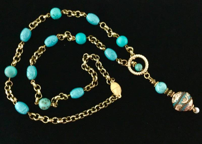 Lange Goldene Kette Mit Türkis Und Anhänger Von Multi-Türkisen Lange Goldene Kette Mit Türkis Und Anhänger Von Multi-Türkisen von FatiBijoux