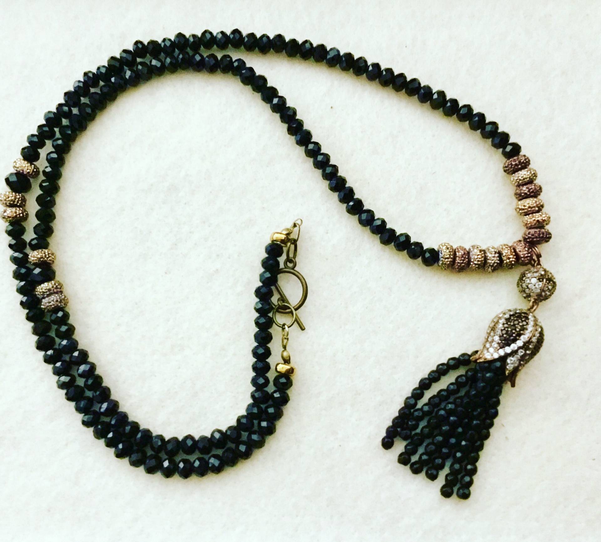 Lange Schwarze Onyxhalskette Mit Quaste Aus Schwarzem Onyx Und Tulpe Rautenförmigen Pavé Lange Schwarze Onyxhalskette Mit Quaste Aus Schwarzem Onyx Und Tulpe Rautenförmigen Pavé von FatiBijoux