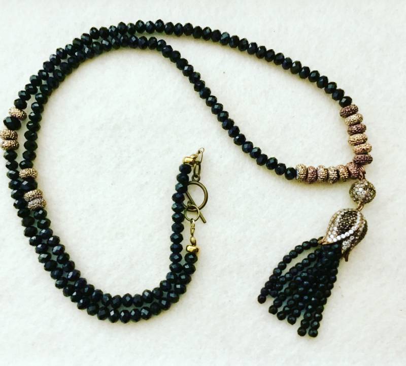 Lange Schwarze Onyxhalskette Mit Quaste Aus Schwarzem Onyx Und Tulpe Rautenförmigen Pavé Lange Schwarze Onyxhalskette Mit Quaste Aus Schwarzem Onyx Und Tulpe Rautenförmigen Pavé von FatiBijoux