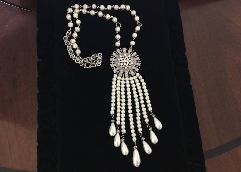 Lange Weiße Perlen Halskette Mit Strass-Brosche Und 7 Lange Perlenkette Quasten Lange Weiße Perlen Halskette Mit Strass-Brosche Und 7 Lange Perlenkette Quasten von FatiBijoux