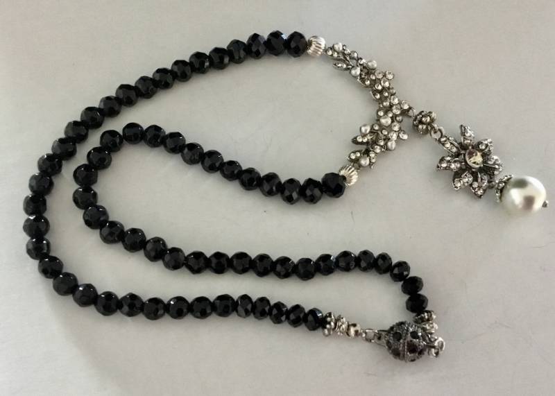 Schwarzer Onyx Halskette Mit Silber Und Perlen Anhänger Schwarzer Onyx Halskette Mit Silber Und Perlen Anhänger von FatiBijoux