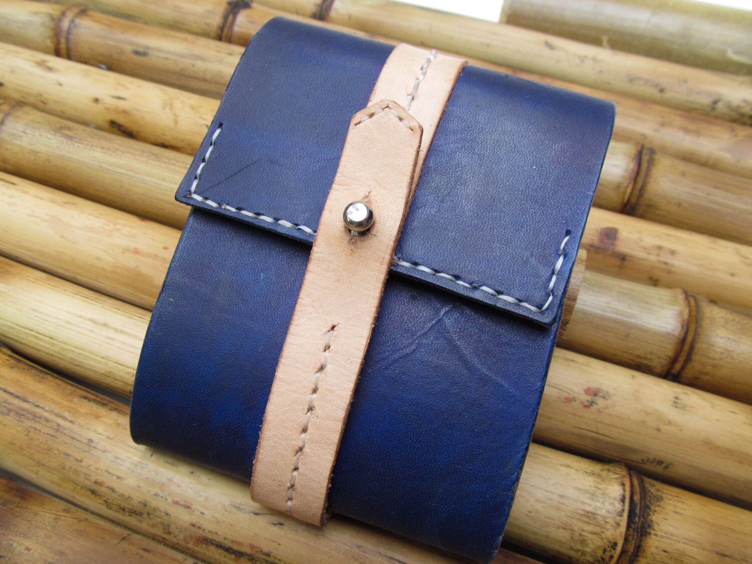 Handgemachtes Navy Blue Und Natural Veg. Leder Klappportemonnaie/Organizer Handgemachtes Navy Blue Und Natural Veg. Leder Klappportemonnaie/Organizer von FatteaManoLeather