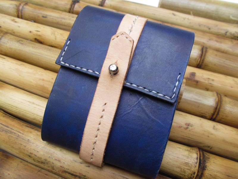 Handgemachtes Navy Blue Und Natural Veg. Leder Klappportemonnaie/Organizer Handgemachtes Navy Blue Und Natural Veg. Leder Klappportemonnaie/Organizer von FatteaManoLeather