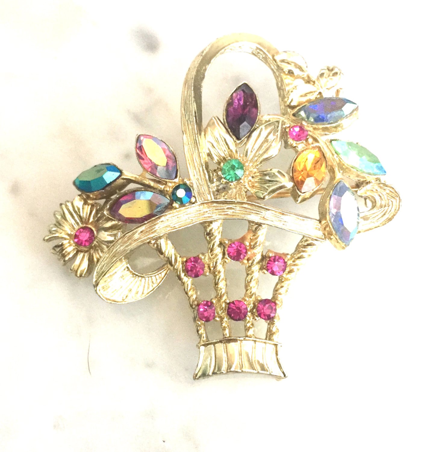 Jahrgang 11 W. 30 St. Inc. Bunt Steinkorb Brosche Jahrgang 11 W. 30 St. Inc. Bunt Steinkorb Brosche von FauciVintage