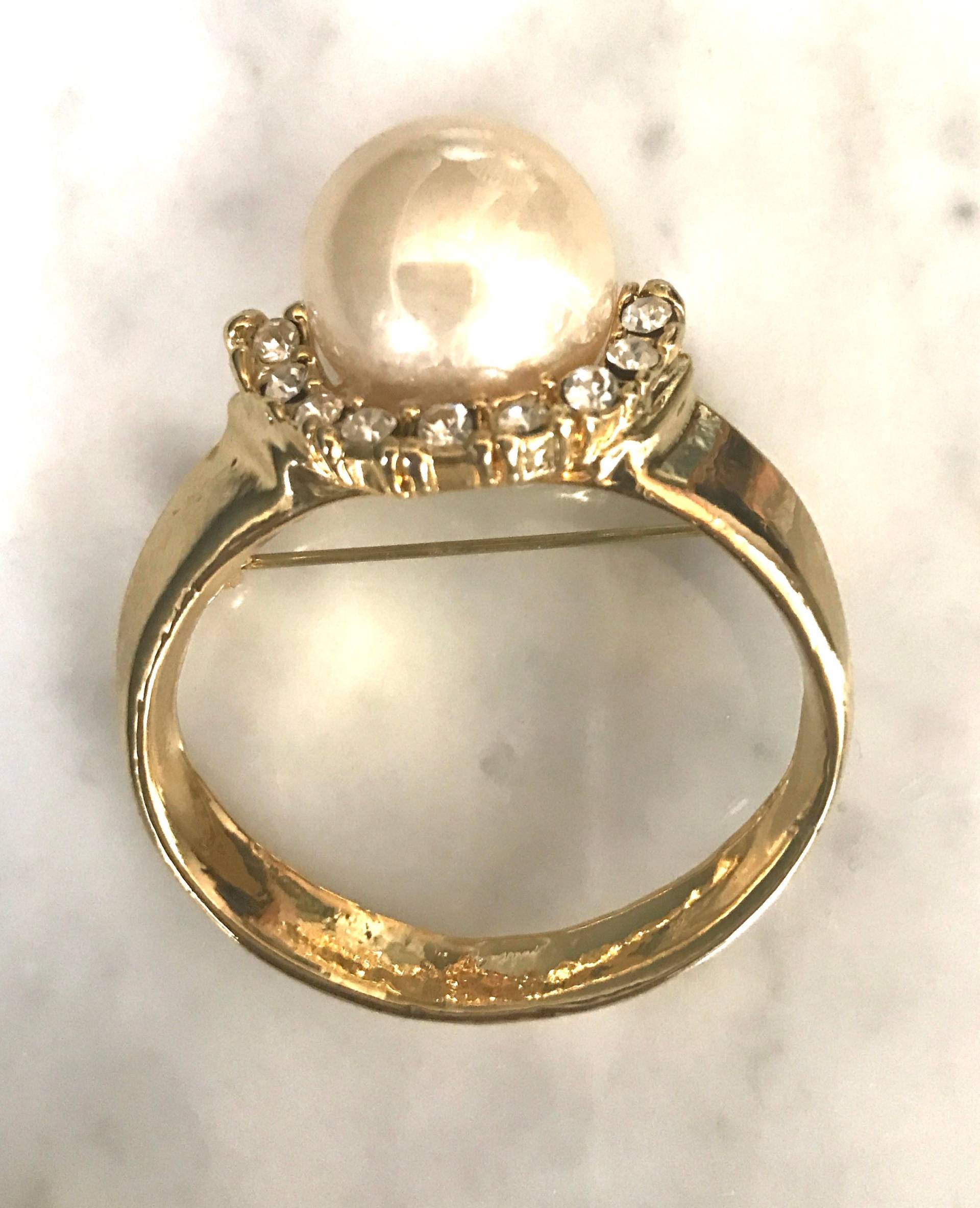 Vintage Gold Brosche Mit Perle Vintage Gold Brosche Mit Perle von FauciVintage