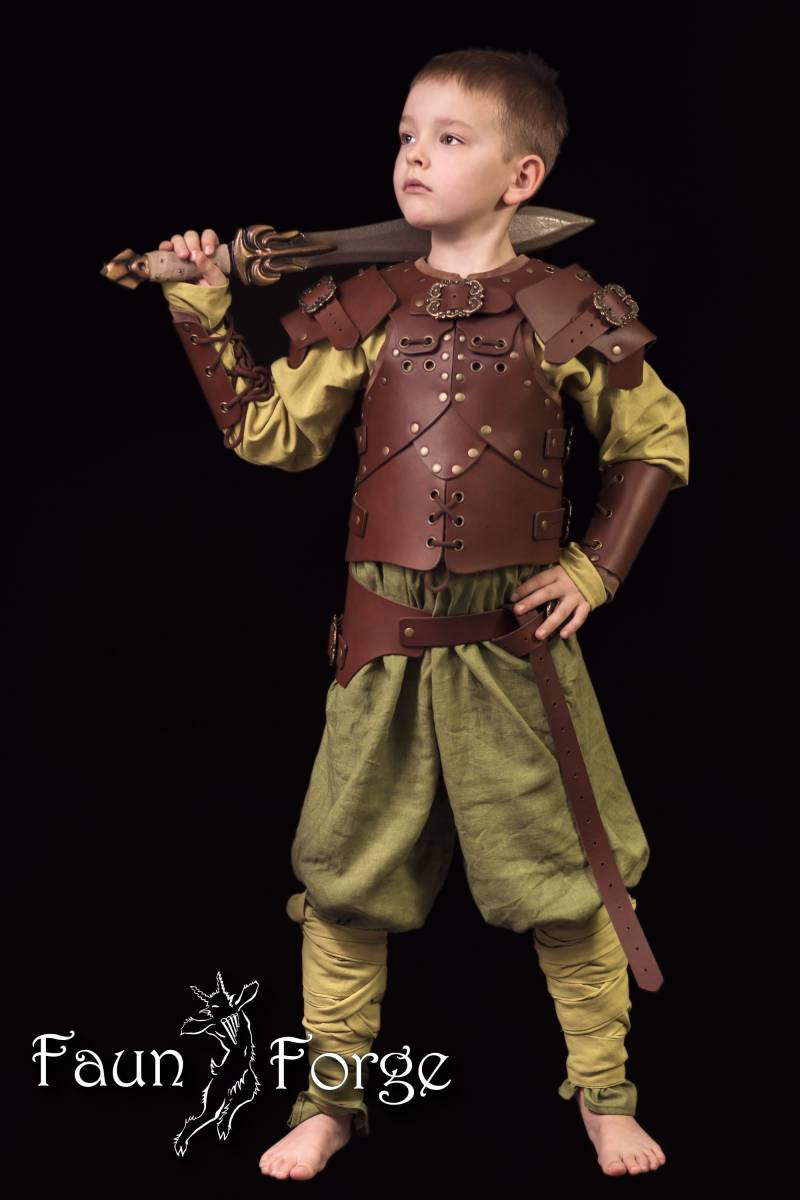Kid Armour - Chibi Rogue Kostüm Kleiner Krieger von FaunForgeCom