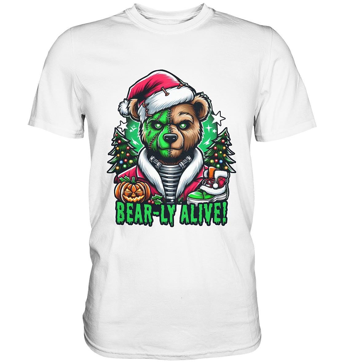 Bear-Ly Alive - Der Schaurigste Halloween-/Weihnachtsbär Aller Zeiten Premium Shirt von FaunaFeels