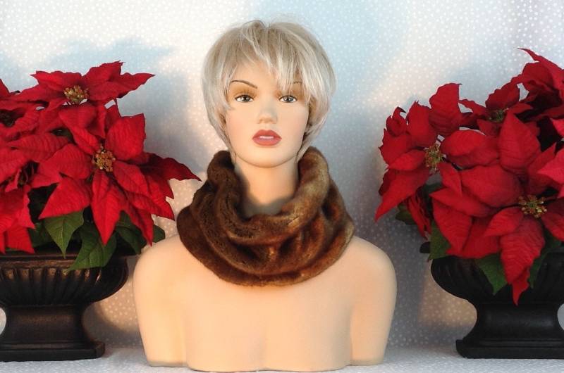 Tissavel Gerafftes Nerz Kunstpelz Stirnband/Feinstes Kunstfell Der Welt Maschinenwäsche-Trocken Perfektes Geschenk Für Sie Geschenk-Ready Box Tissavel Gerafftes Nerz Kunstpelz Stirnband/Feinstes Kunstfell Der Welt Maschinenwäsche-Trocken Perfektes Geschenk Für Sie Geschenk-Ready Box von FauxFurWOW