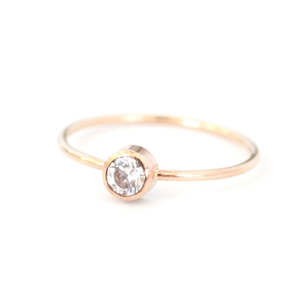 Klare Stein Ring, Einfache Gold Edelstein Klare Zirkonia Dünne Zierliche Verlobungsring - Klar Cz Circa Ring von FavorJewelry