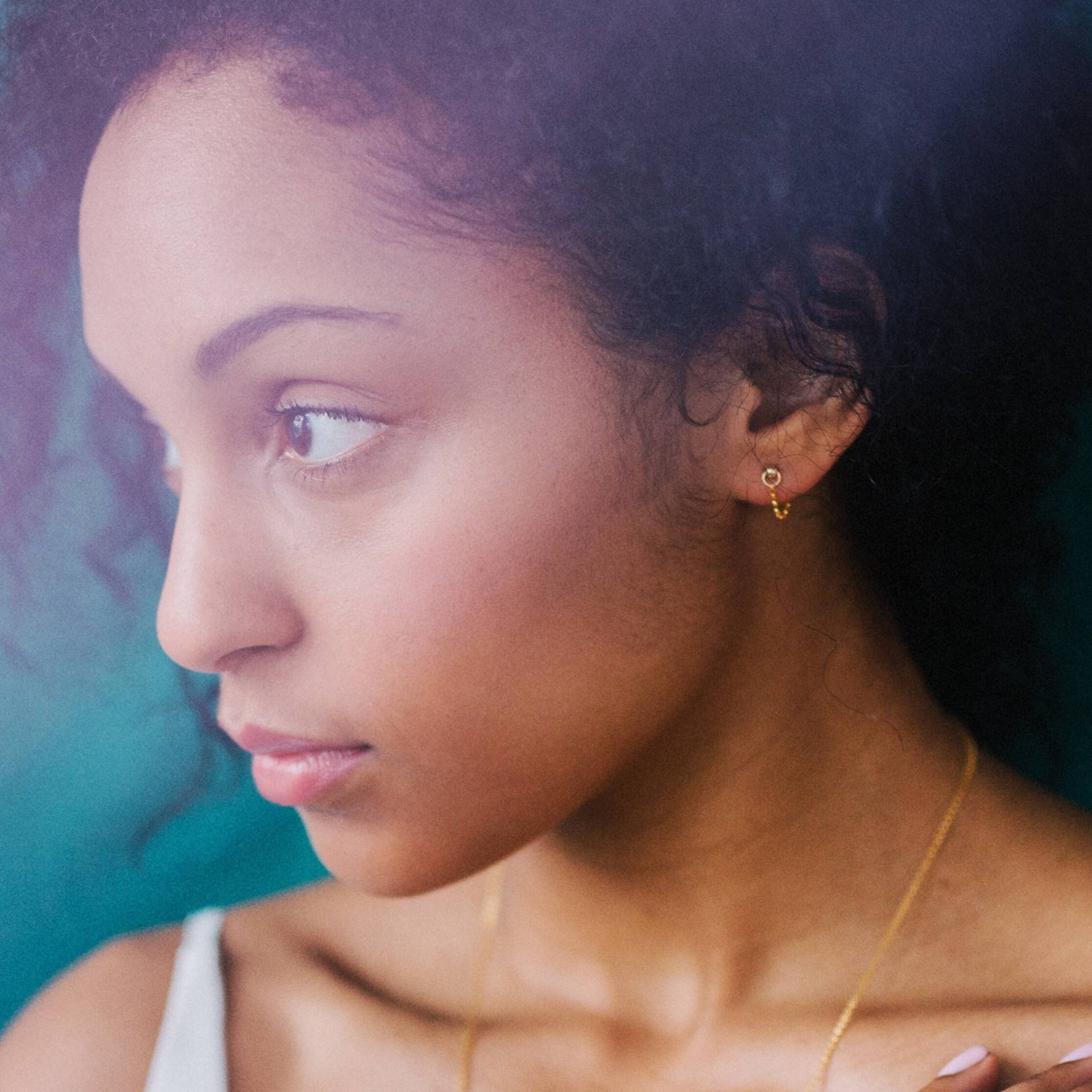 Winzige Gold Ohrstecker, Zierliche Ohrringe, Hypoallergene Minimal Lasso Ohrstecker von FavorJewelry