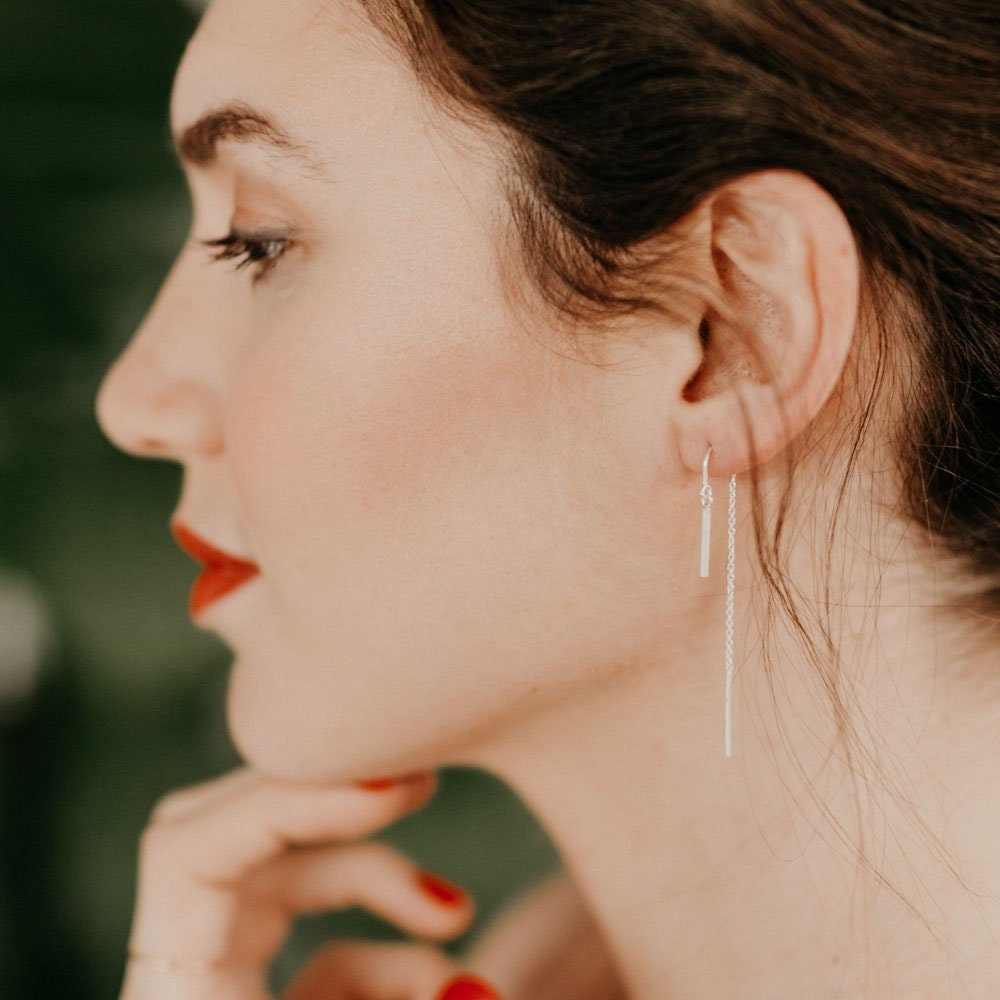 Zarte Ohrfäden, Minimal Threader, Tiny Gold Ohrringe, Zierliche Goldfill Thread Hypoallergene Ohrringe - Lametta Ohr von FavorJewelry
