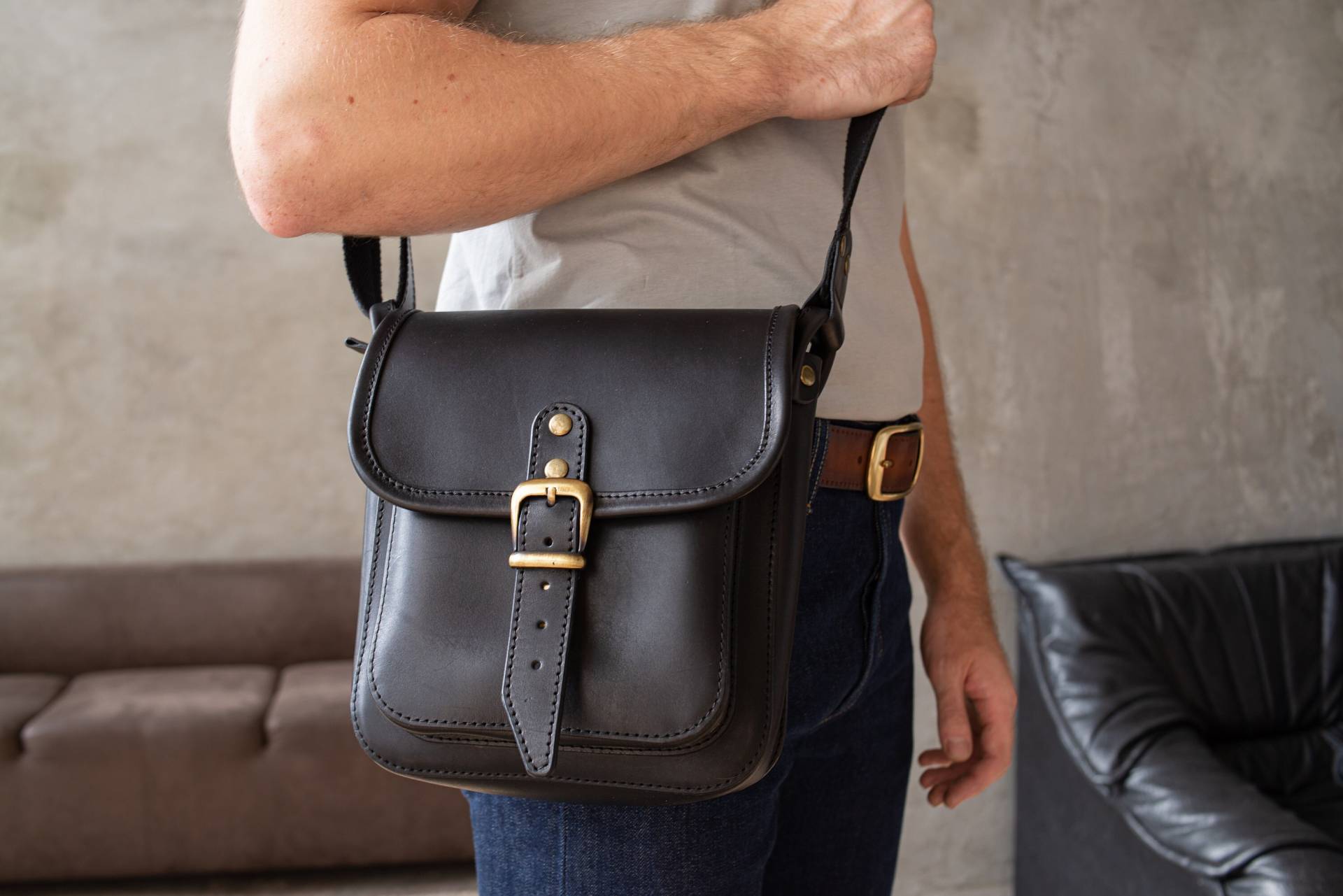 Personalisierte Männer Umhängetasche, Handgemachte Leder Herren Umhängetasche Männer, Vollnarbige Ledertasche Geschenk Für Ihn von FavorovLeatherStudio