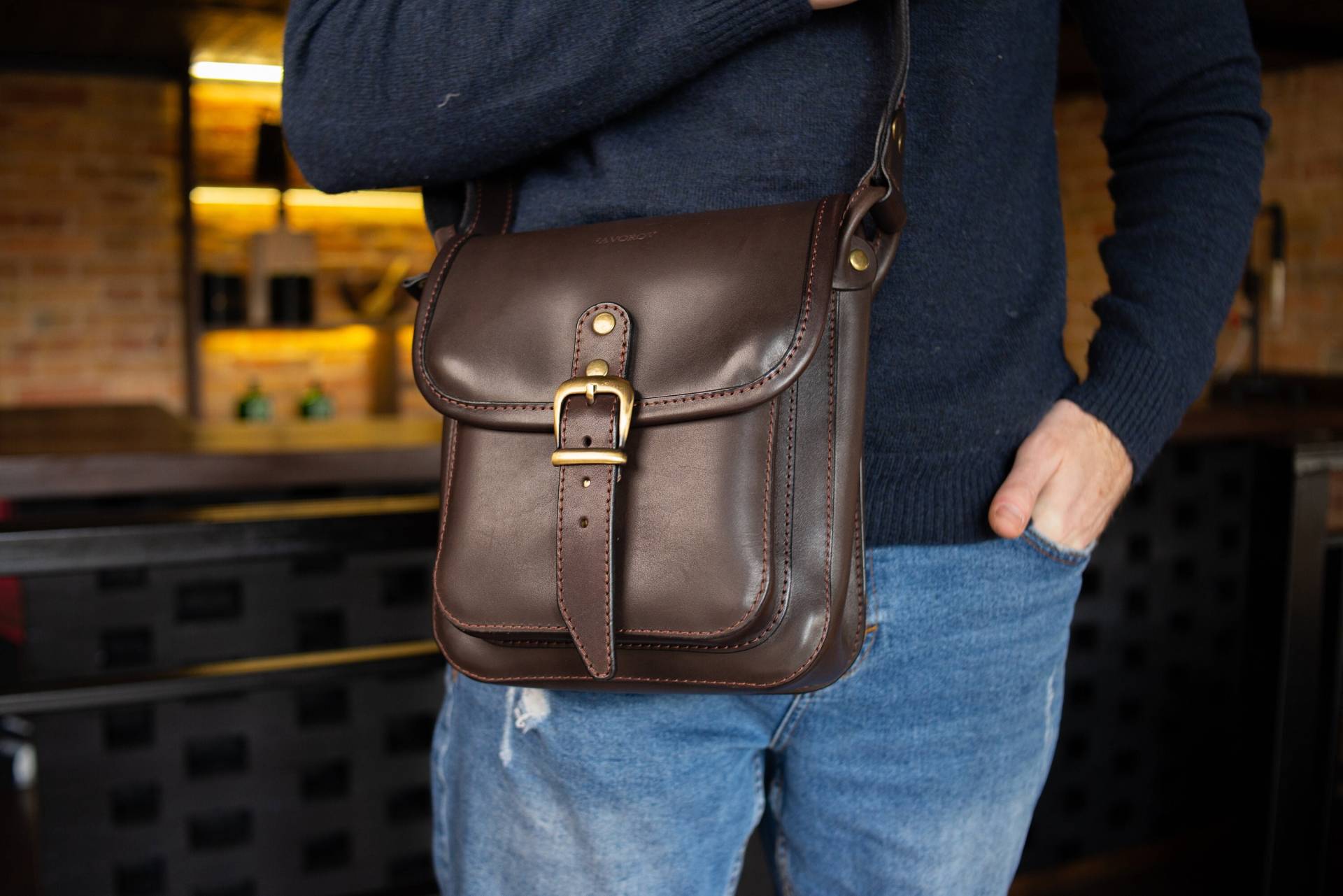 Personalisierte Männer Umhängetasche, Handgemachte Leder Herrentasche Cross-Body, Messenger Bag Männer, Ledertasche Geschenk Für Ihn von FavorovLeatherStudio