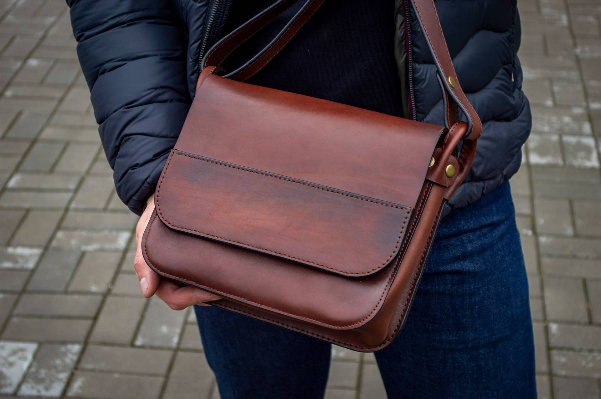 Personalisierte Umhängetasche, Leder Crossbody Tasche, Herren Ledertasche, Messengertasche, Reisetasche, Geschenke Für Männer von FavorovLeatherStudio