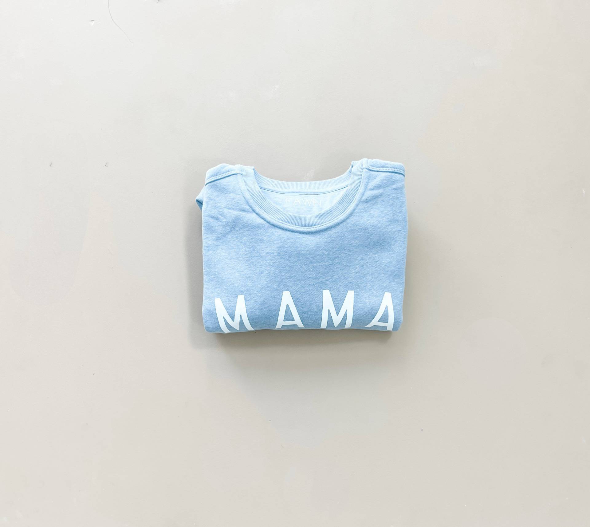 Mama Staubblaue Crew von Fawnclothingco