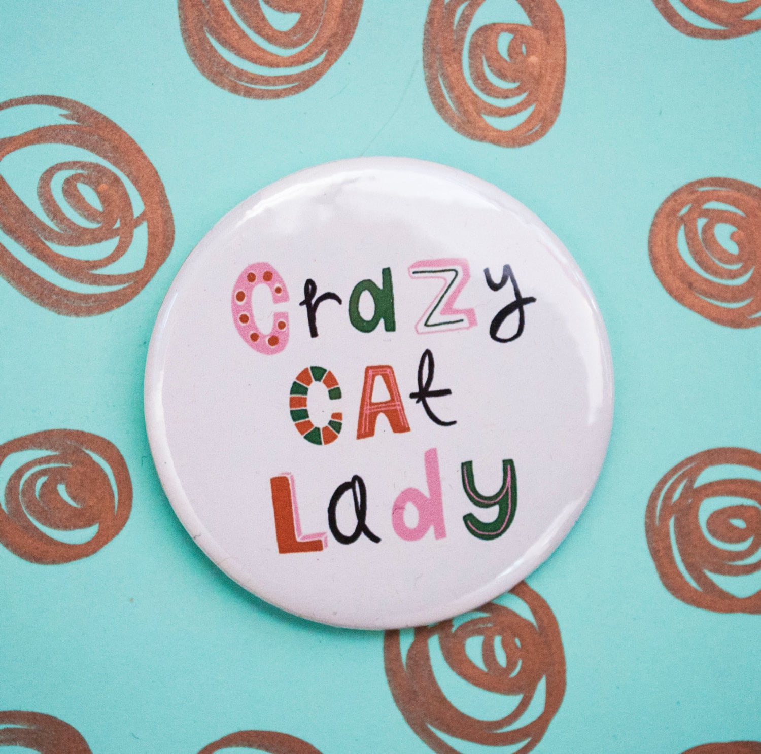 Crazy Cat Lady Anstecker - Katzen Liebhaber Geschenk | 58 Mm Crazy Cat Lady Anstecker - Katzen Liebhaber Geschenk | 58 Mm von FayeFinn