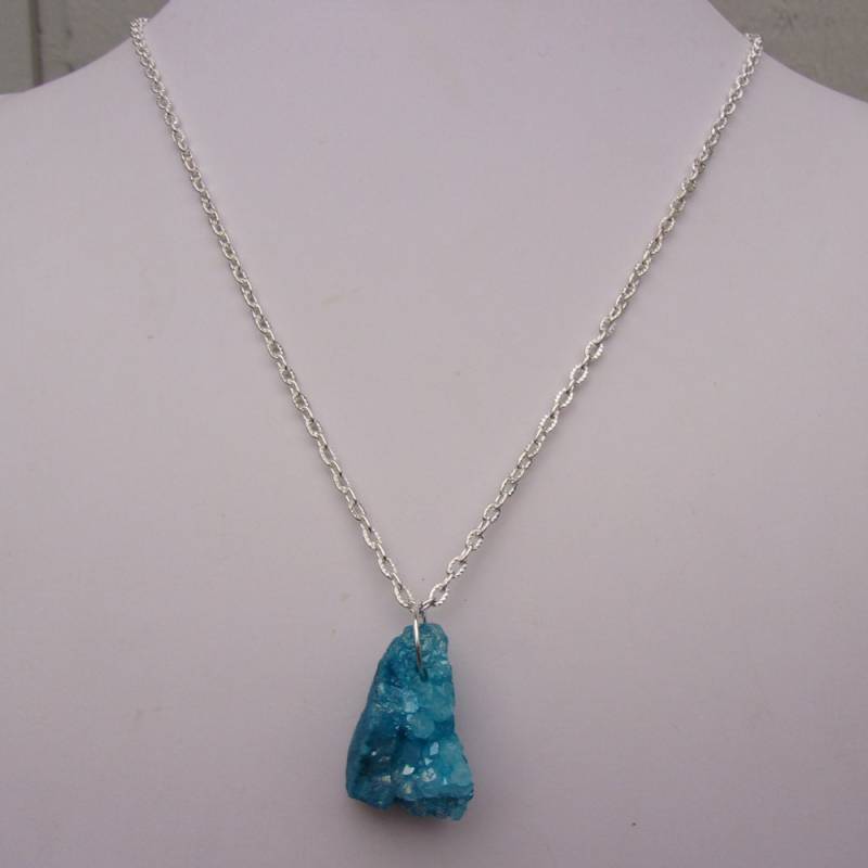Blaue Druzy Quartz Crystal Stein Anhänger Halskette Blaue Druzy Quartz Crystal Stein Anhänger Halskette von FayelonHandmade